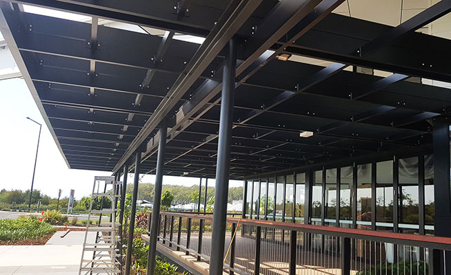 Hanging-Baskets transform new Tavern balcony from drab to cool green... image 4