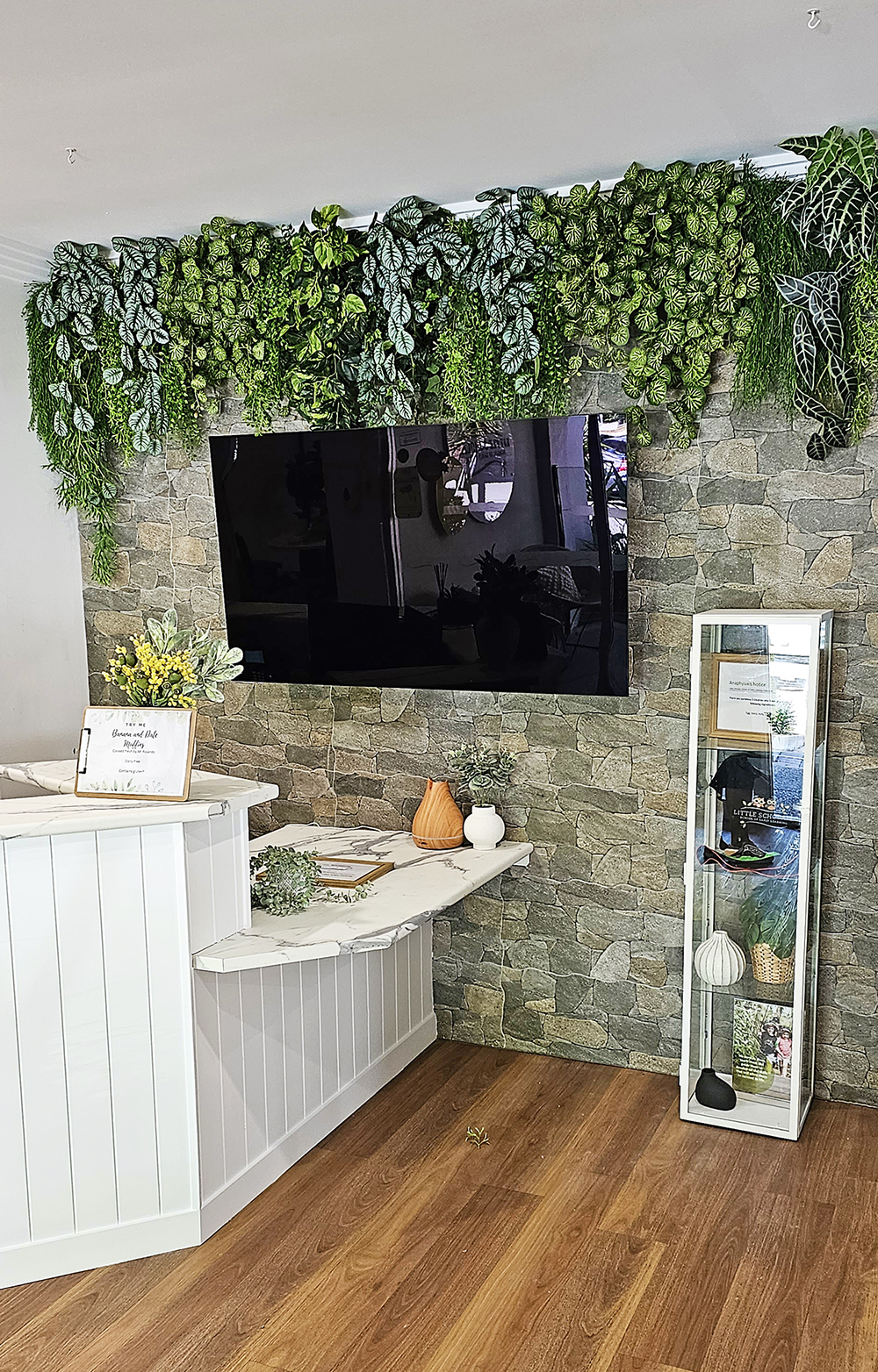 Reception greenery softens & blends differerent surfaces